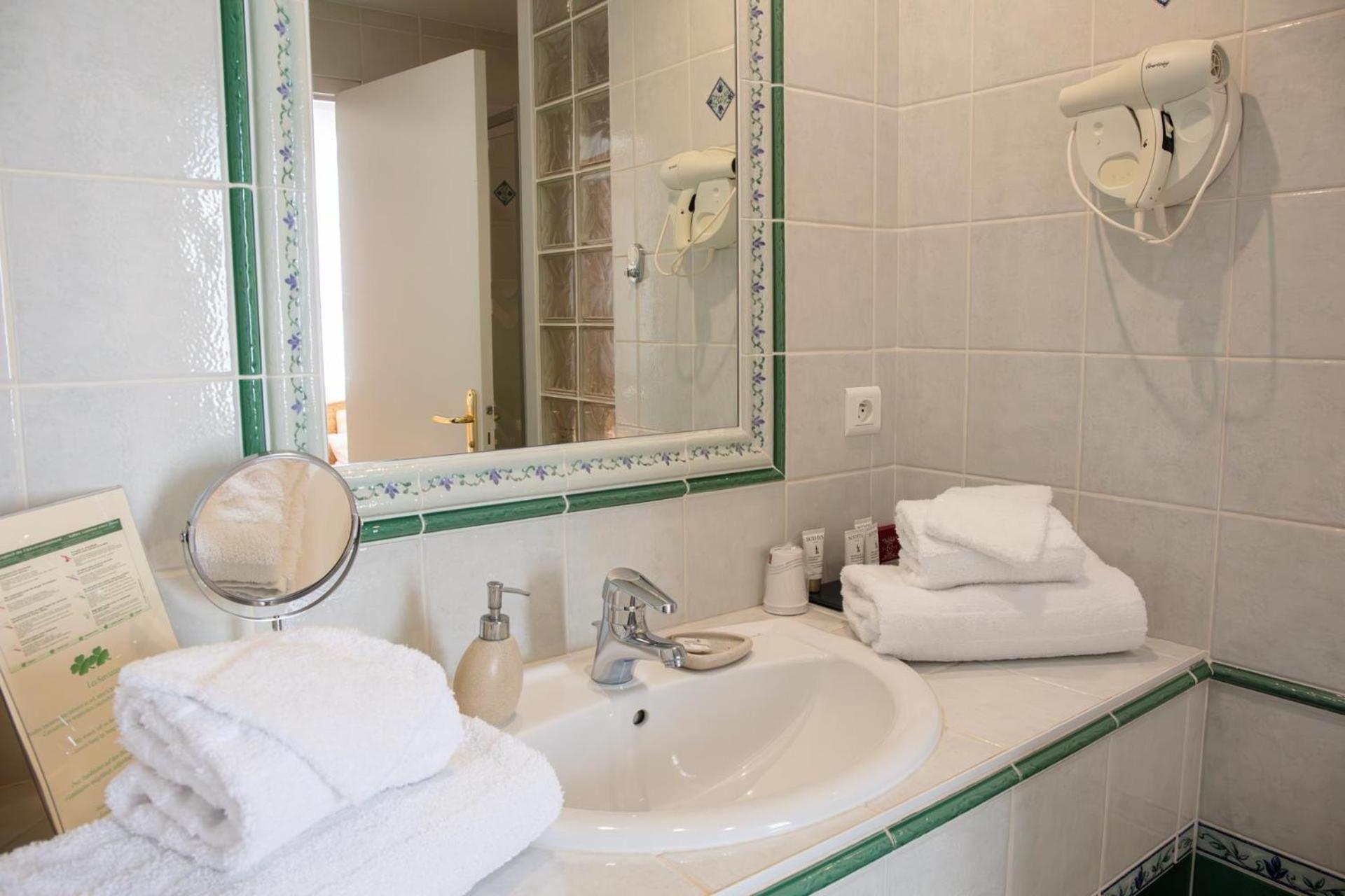 L'Aubiniere Hotel Restaurant & Spa Saint-Ouen-les-Vignes المظهر الخارجي الصورة