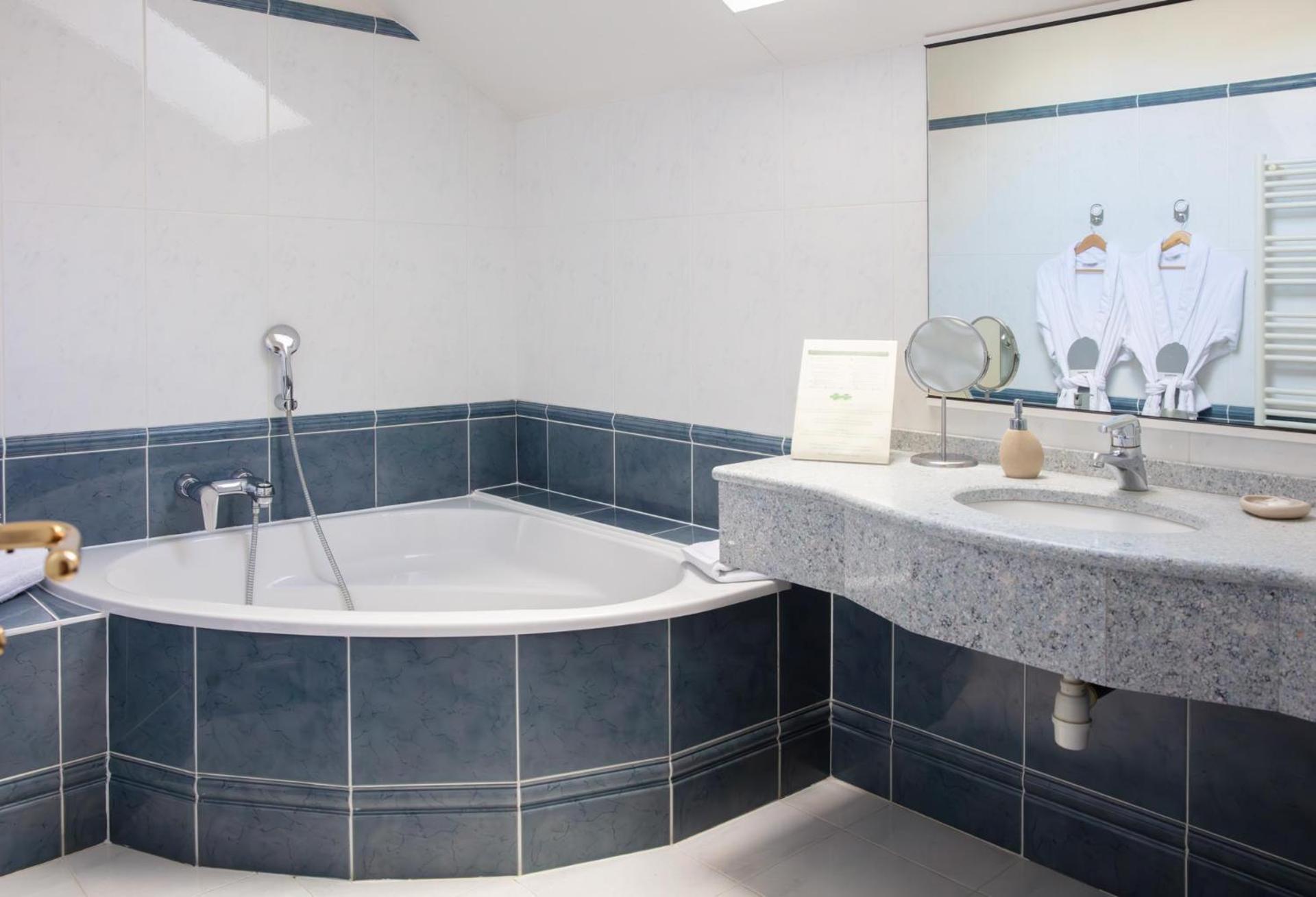 L'Aubiniere Hotel Restaurant & Spa Saint-Ouen-les-Vignes المظهر الخارجي الصورة